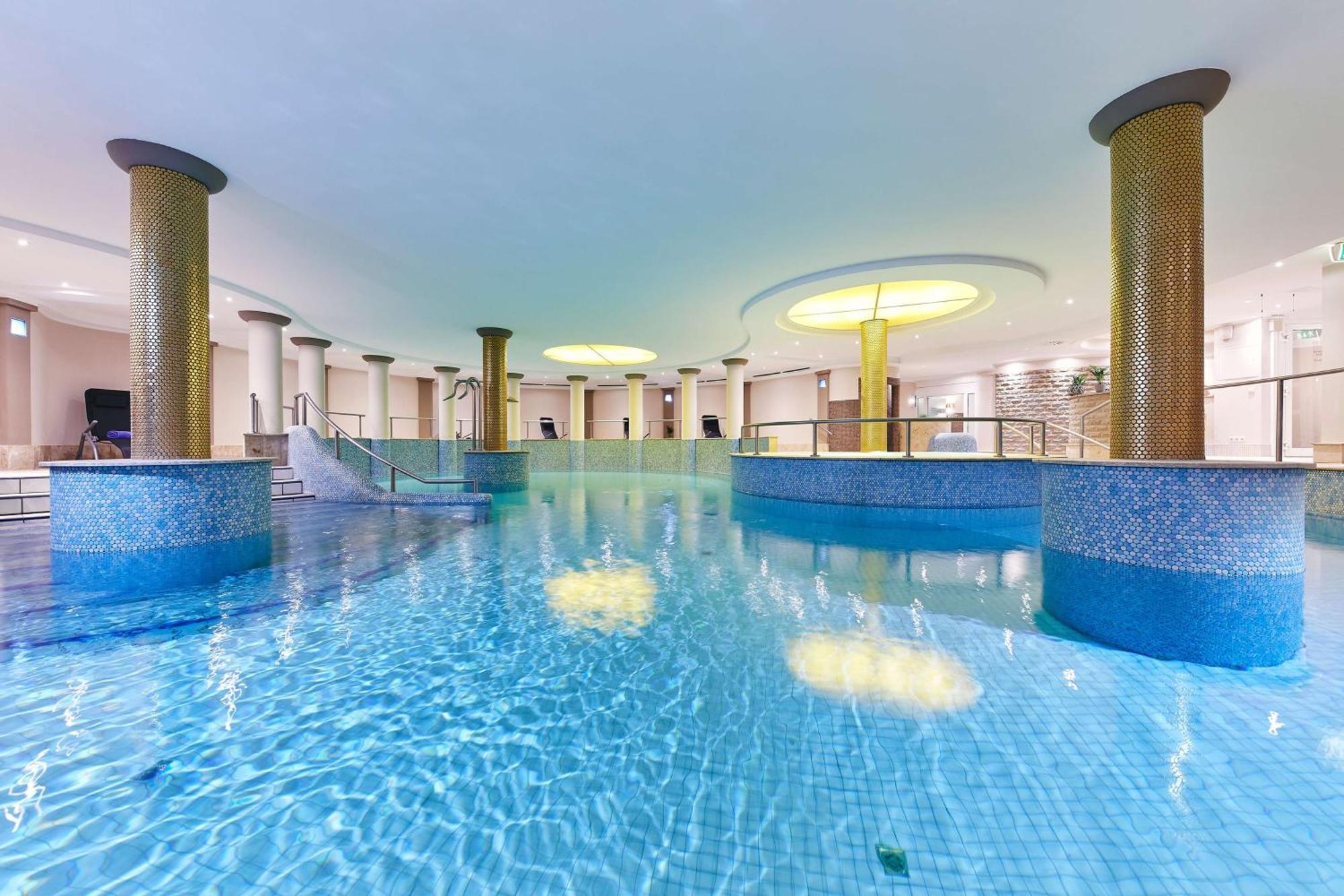 Dorint Strandresort & Spa Ostseebad Wustrow Wustrow  Buitenkant foto